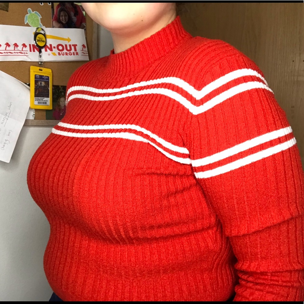 STRETCHY Red and white top